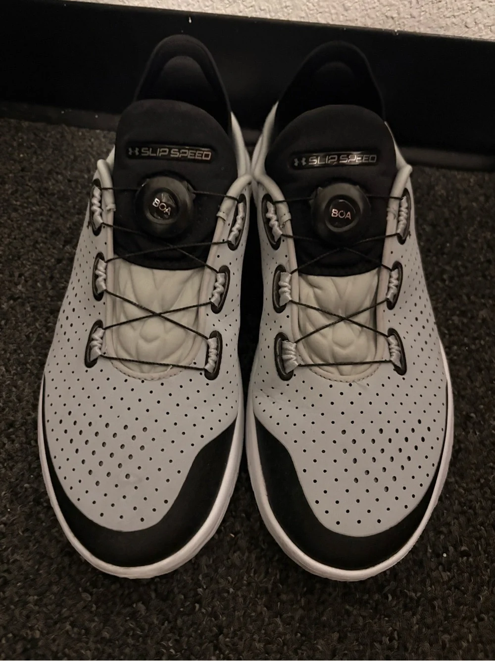 Under Armour Slip and Speed -mens size 12 - excellent used condition